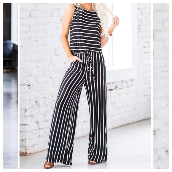 Fabulous striped wide leg jumpsuit with pockets - Picture 2 of 7